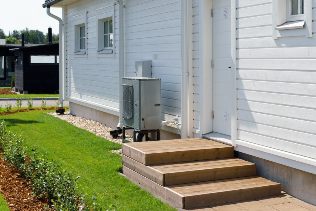 heat pump outside florida home