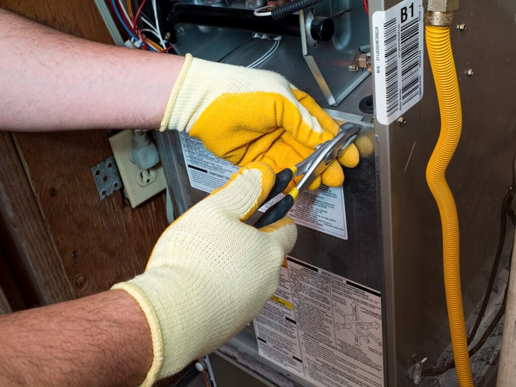 gas furnace repair Hispanic air conditioning technician