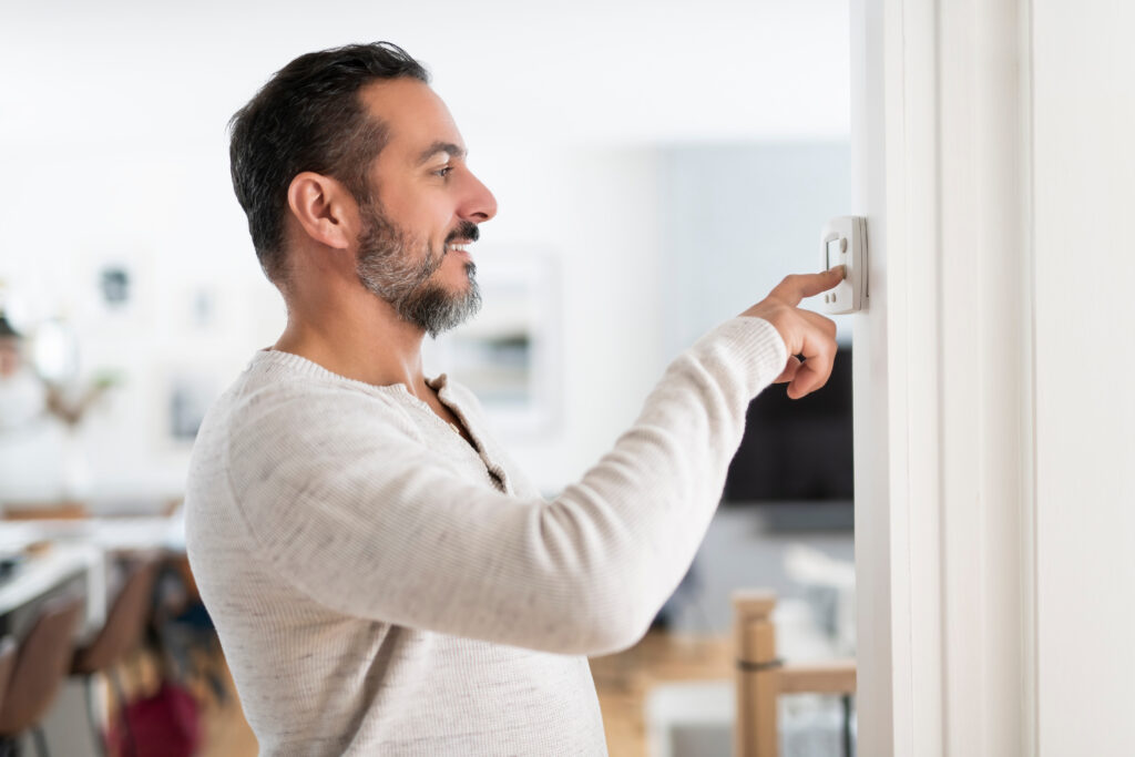 A man set the thermostat at house
